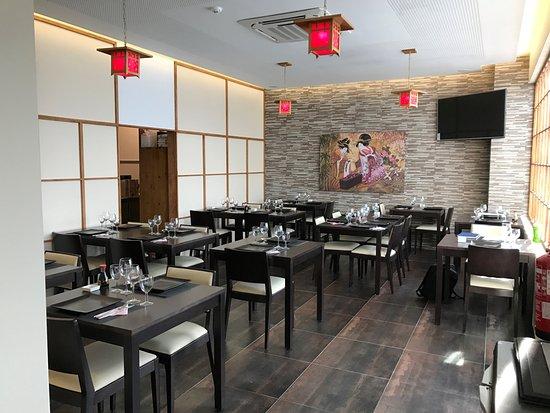 QINAMI Restaurant & CoffeeShop